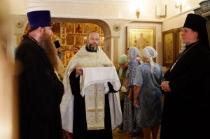 Настоятель Богоявленского епархиального мужского монастыря Игумен Нестор (Болков) принял участие в богослужение в храме иконы Божией Матери «Всех скорбящих Радость» Челябинского Одигитриевского женского монастыря.