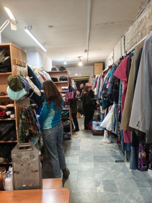 29 ноября 2025 года в Богоявленском мужском монастыре состоялась благотворительная раздача одежды и обуви.