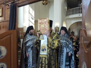 Игумен Нестор (Болков ) в Великую Субботу совершил Литургию в Богоявленском мужском монастыре.