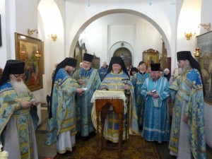 В Богоявленском епархиальном мужском монастыре города Челябинска совершили Божественную Литургию.