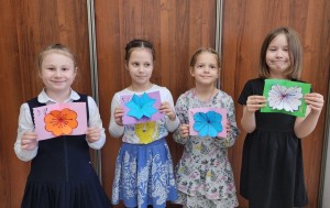 30 ноября 2025 года в Воскресной школе Богоявленского  мужского монастыря провели  уроки "Творчества" для младшей  группы на темы: Тема 5, часть вторая,«Ноев ковчег».