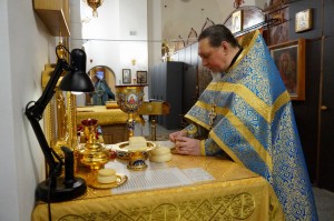 Игумен Нестор (Болков ) совершил Божественную Литургию в Богоявленском епархиальном мужском монастыре города Челябинска.