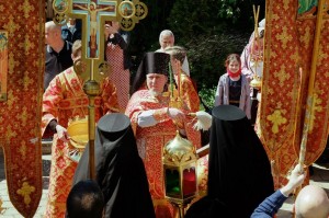 28 мая, в праздник отдания Пасхи, митрополит Челябинский и Миасский Алексий совершил Божественную Литургию в Богоявленском епархиальном мужском монастыре города Челябинска., 