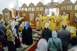 9 ноября 2025 года ,в Неделю 22-ю по Пятидесятнице и памяти Мч. Нестора Солунского,Прп. Нестора Летописца, Печерского, в Ближних пещерах, митрополит Челябинский и Миасский Алексий совершил Божественную Литургию в Богоявленском епархиальном мужском монасты, 