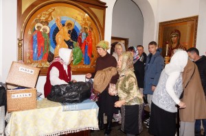 В Богоявленском епархиальном мужском монастыре состоялась воскресная благотворительная раздача пряников., 
