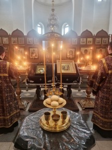 В канун Недели 4-й Великого поста игумен Нестор (Болков) совершил всенощное бдение в Богоявленском мужском монастыре., 