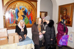 В Богоявленском епархиальном мужском монастыре состоялась воскресная благотворительная раздача хлеба и пряников., 