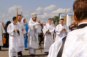 В праздник Владимирской иконы Божией Матери, Настоятель Богоявленского епархиального мужского монастыря Игумен Нестор ( Болков)принял участие в Божественной Литургии в храме Покрова Пресвятой Богородицы села Булзи Каслинского района., 