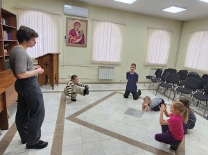 1 февраля 2026 года в Воскресной школе Богоявленского мужского монастыря провели уроки в театральном кружке, 