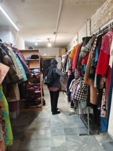 В Богоявленском  мужском монастыре  состоялась  благотворительная раздача одежды и обуви., 