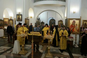 В Богоявленском епархиальном мужском монастыре города Челябинска совершили всенощное бдение с литией, 