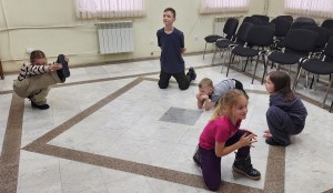 1 февраля 2026 года в Воскресной школе Богоявленского мужского монастыря провели уроки в театральном кружке, 