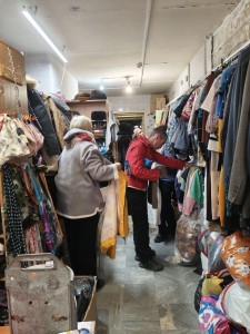 В Богоявленском  мужском монастыре  состоялась  благотворительная раздача одежды и обуви., 