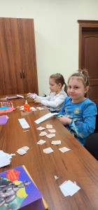 2 ноября 2025 года в Воскресной школе Богоявленского епархиального мужского монастыря провели  уроки "Творчества" для младшей  группы на темы: «Детский молитвослов-какими молитвами можно подкреплять различные чувства и эмоции»., 