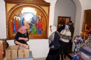 В Богоявленском епархиальном мужском монастыре состоялась воскресная благотворительная раздача хлеба и пряников., 