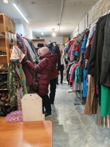 В Богоявленском  мужском монастыре  состоялась  благотворительная раздача одежды и обуви., 