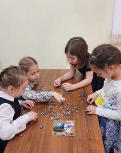 30 ноября 2025 года в Воскресной школе Богоявленского  мужского монастыря провели  уроки "Творчества" для младшей  группы на темы: Тема 5, часть вторая,«Ноев ковчег»., 