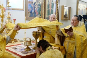 9 ноября 2025 года ,в Неделю 22-ю по Пятидесятнице и памяти Мч. Нестора Солунского,Прп. Нестора Летописца, Печерского, в Ближних пещерах, митрополит Челябинский и Миасский Алексий совершил Божественную Литургию в Богоявленском епархиальном мужском монасты, 