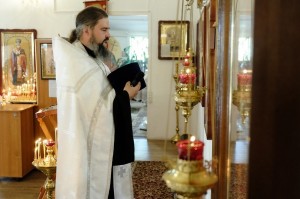Настоятель Богоявленского епархиального мужского монастыря Игумен Нестор (Болков)с клириками Монастырского благочиния принял участие в Богослужении в храме Архистратига Михаила в Челябинске., 