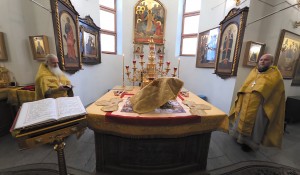 В Богоявленском епархиальном мужском монастыре города Челябинска совершили Божественную Литургию., 