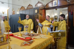 В Богоявленском епархиальном мужском монастыре города Челябинска совершили Божественную Литургию., 