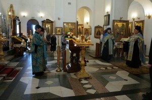В Богоявленском епархиальном мужском монастыре города Челябинска Игумен Нестор (Болков ) совершил всенощное бдение ., 