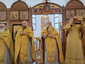 В Богоявленском епархиальном мужском монастыре города Челябинска совершили Божественную Литургию., 