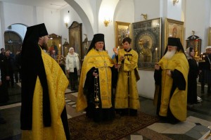 В канун Недели 20-й по Пятидесятнице и Памяти святых отцов VII Вселенского Собора,Иверской иконы Божией Матери, Игумен Нестор (Болков) совершил всенощное бдение в Богоявленской обители., 