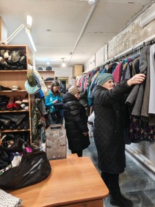 29 ноября 2025 года в Богоявленском мужском монастыре состоялась благотворительная раздача одежды и обуви., 