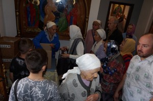 В Богоявленском епархиальном мужском монастыре состоялась воскресная благотворительная раздача пряников., 