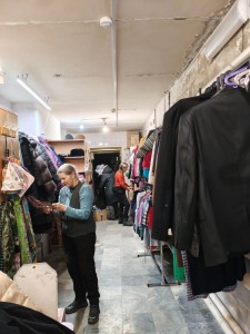 В Богоявленском  мужском монастыре  состоялась  благотворительная раздача одежды и обуви., 