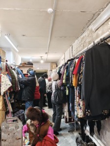 В Богоявленском  мужском монастыре  состоялась  благотворительная раздача одежды и обуви., 