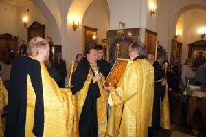 В Богоявленском епархиальном мужском монастыре города Челябинска совершили всенощное бдение с литией., 