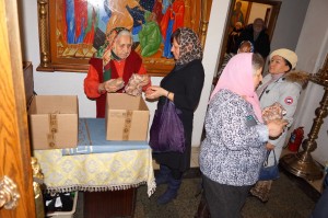 В Богоявленском епархиальном мужском монастыре состоялась воскресная благотворительная раздача хлеба и пряников., 