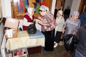 В Богоявленском епархиальном мужском монастыре состоялась воскресная благотворительная раздача пряников., 