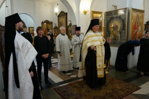 В Богоявленском епархиальном мужском монастыре города Челябинска совершили всенощное бдение с литией., 