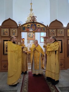 В Богоявленском епархиальном мужском монастыре города Челябинска совершили Божественную Литургию., 