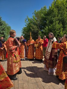 28 мая, в праздник отдания Пасхи, митрополит Челябинский и Миасский Алексий совершил Божественную Литургию в Богоявленском епархиальном мужском монастыре города Челябинска., 