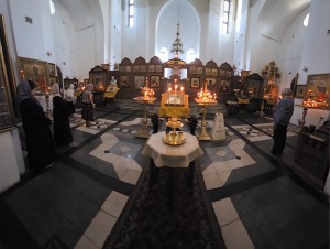 В Богоявленском епархиальном мужском монастыре города Челябинска совершили всенощное бдение с литией., 