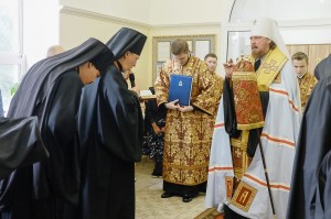 В храме Великомученика и Целителя Пантелеимона Митрополит Алексий совершил Всенощное бдение с литией., 