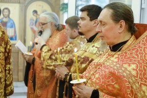 В храме Великомученика и Целителя Пантелеимона Митрополит Алексий совершил Всенощное бдение с литией., 