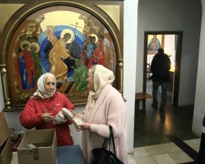 В Богоявленском епархиальном мужском монастыре состоялась воскресная благотворительная раздача пряников., 