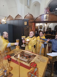 В Богоявленском епархиальном мужском монастыре города Челябинска совершили Божественную Литургию., 