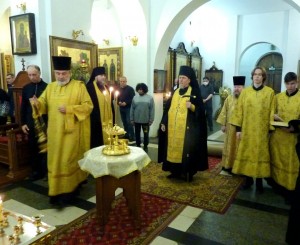 В Богоявленском епархиальном мужском монастыре города Челябинска совершили всенощное бдение с литией., 