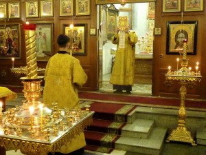 В Богоявленском епархиальном мужском монастыре города Челябинска совершили всенощное бдение с литией., 