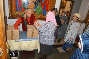 В Богоявленском епархиальном мужском монастыре состоялась воскресная благотворительная раздача хлеба и пряников., 