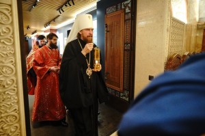 Игумен Нестор (Болков)с клириками Богоявленского мужского монастыря принял участие в  общегородской Пасхальной вечерни в кафедральном  Соборе города Челябинска .