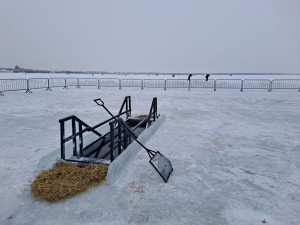 Крещенская прорубь была освящена на озере Смолино.