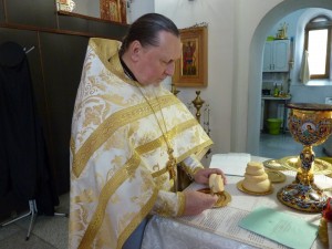 В Богоявленском мужском монастыре города Челябинска совершили Божественную Литургию.