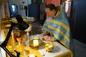 В праздник Воздвижения Креста Господня Игумен Нестор (Болков) возглавил Божественную Литургию в Богоявленском мужском монастыре .